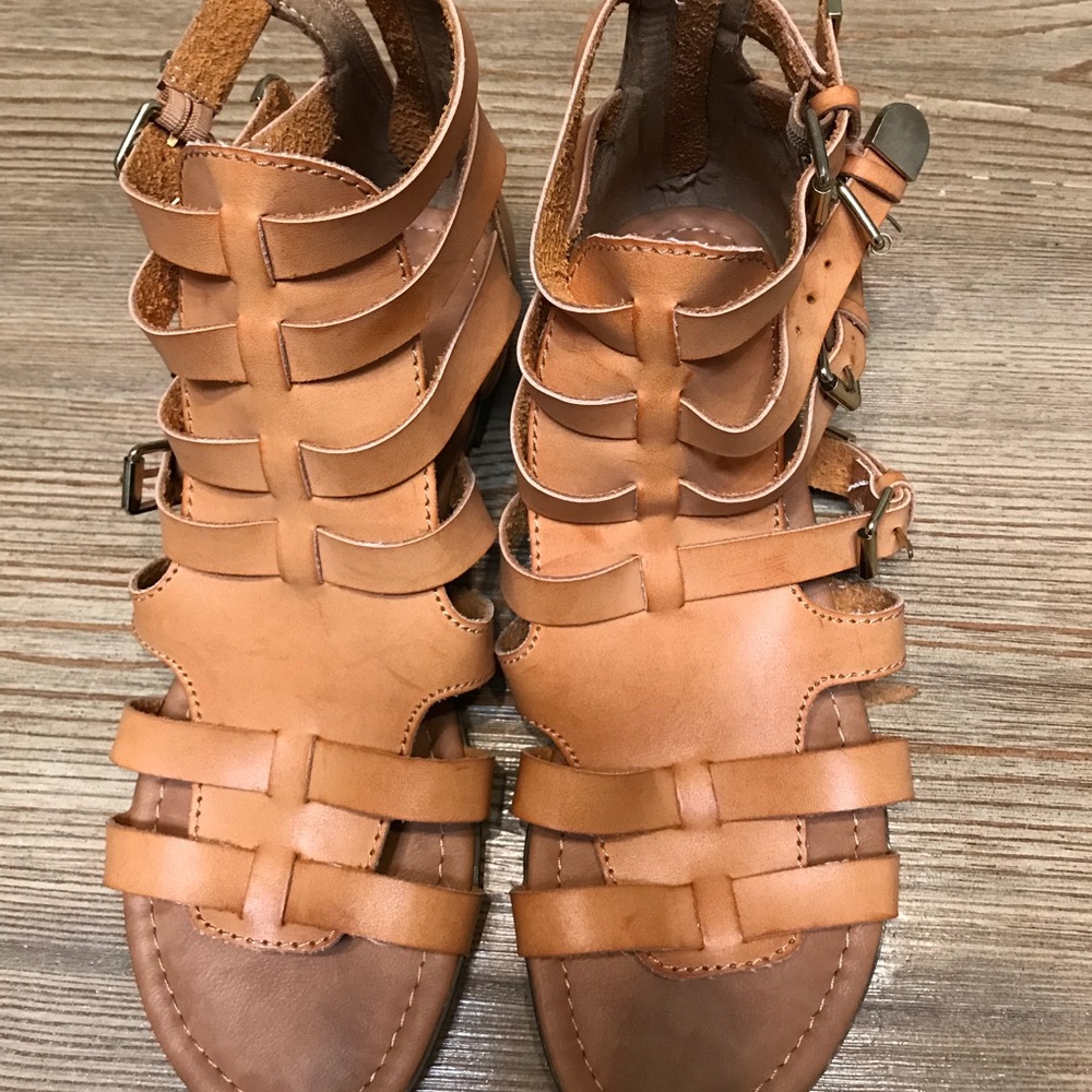 Report Gladiator Sandal